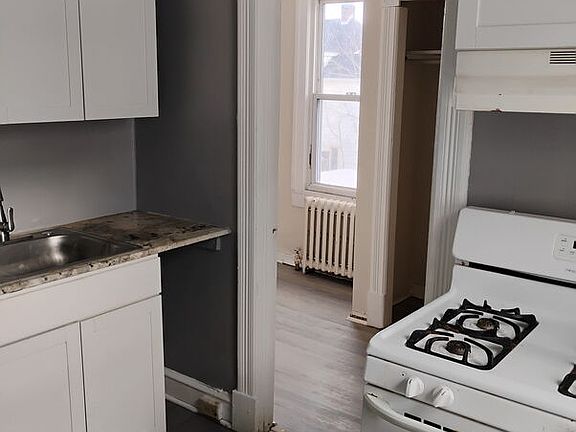 4th image of 120 S Lake Ave #2R