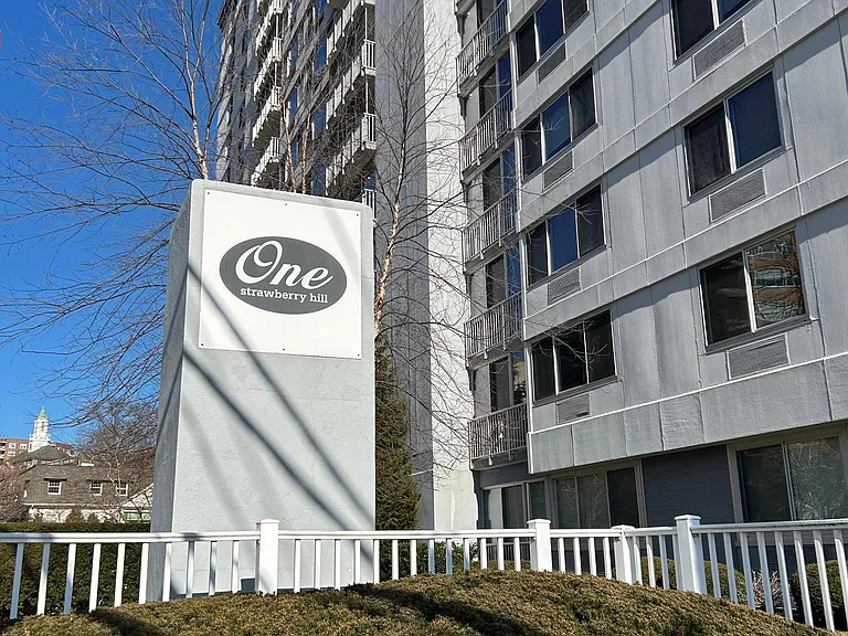 1 Strawberry Hill Ave #1E — Photo 3