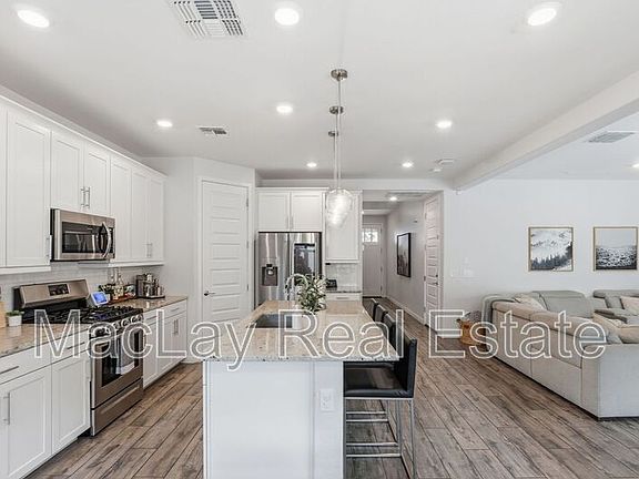 3rd image of 1166 E Weatherby Way
