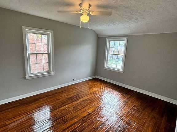 5th image of 17519 Throckley Ave