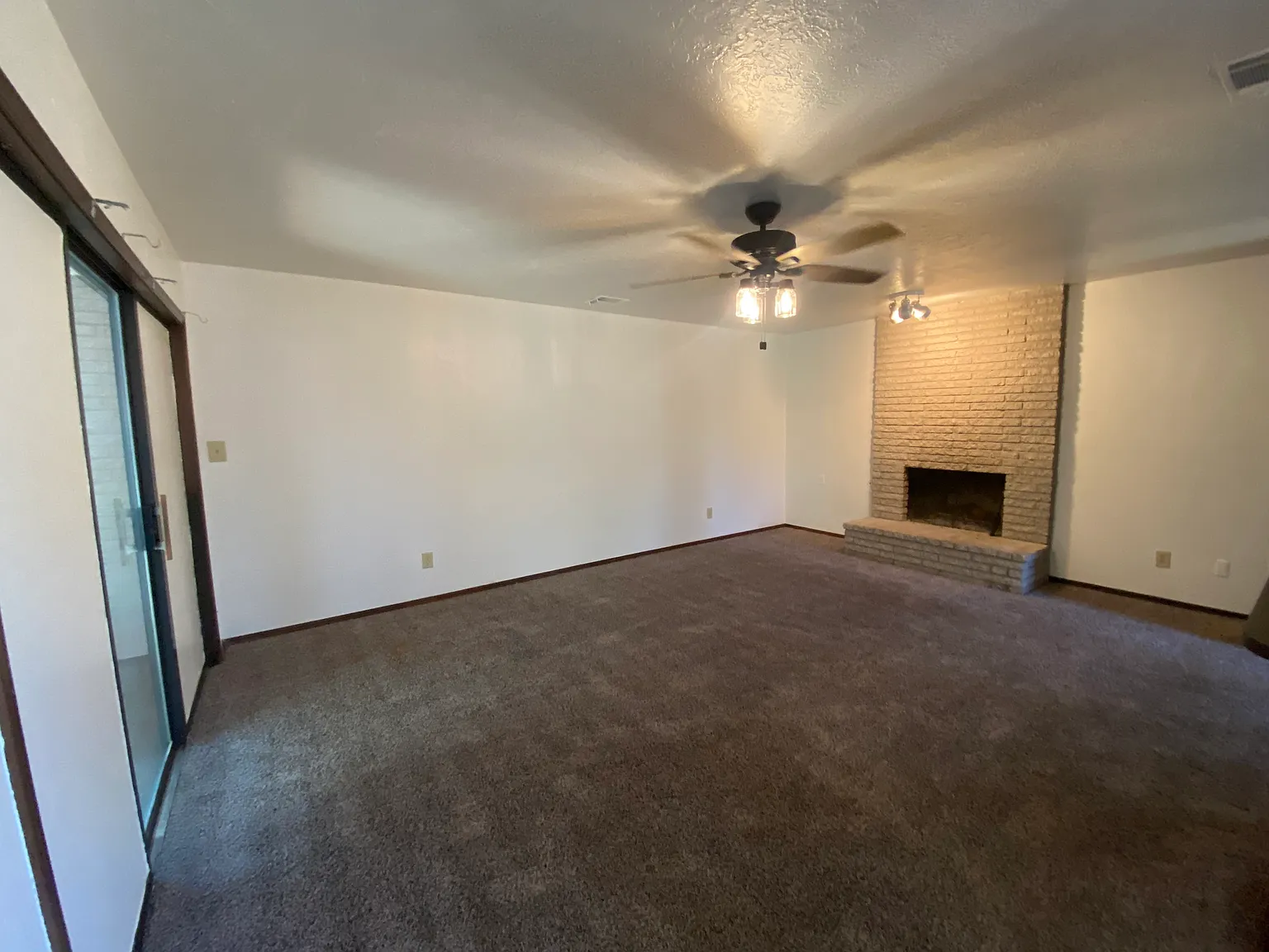 2 bed, 1250 sqft, $1,375 — Photo 4