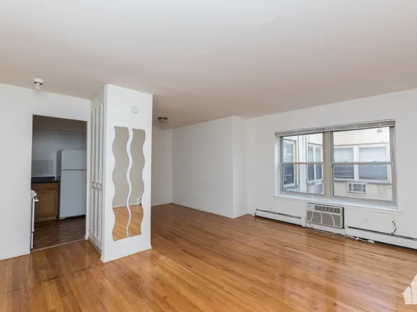 6830 N Sheridan Rd, Chicago, IL