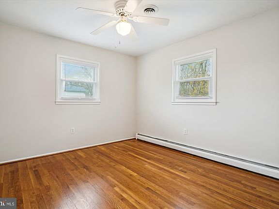 3rd image of 14330 Belleville Ave
