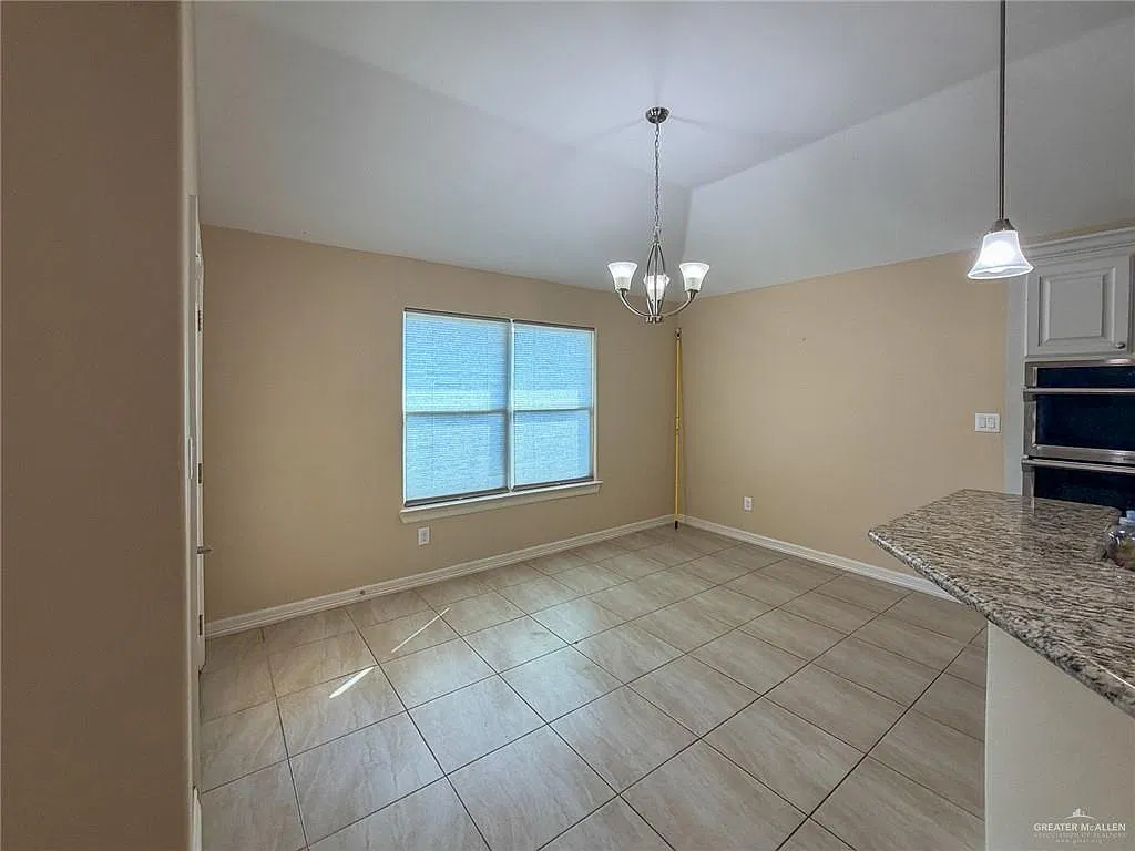 3 bed, 2.0 bath, 2159 sqft, $2,200 — Photo 4