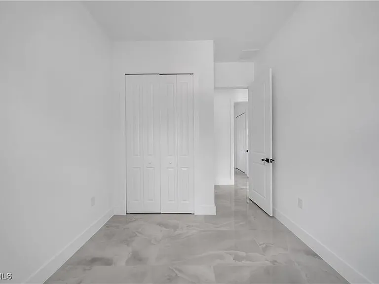 711 Roma Ave S — Photo 18