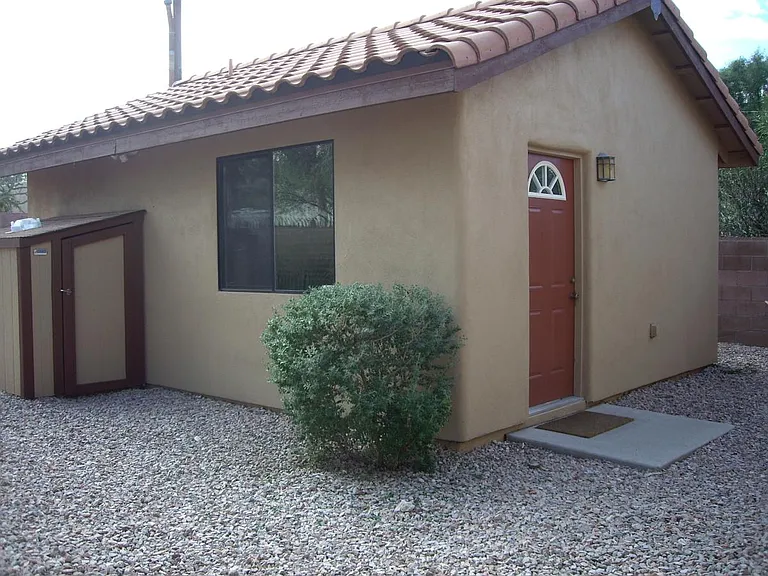 Casita (room/bath)