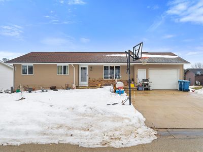206 Harrison St NW, Cascade, IA, 52033