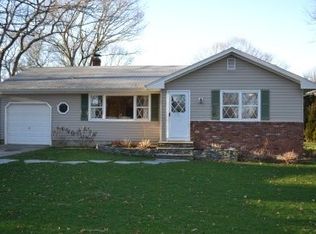 25 Valorie Rd, Southampton, NY 11968
