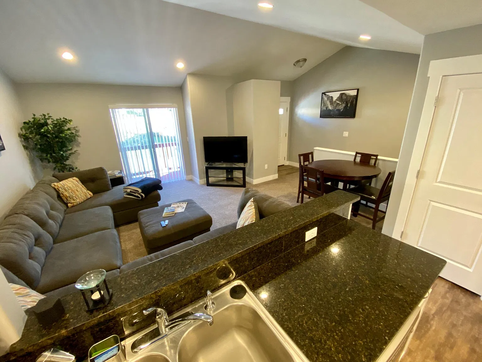335 La Valle Strada — Photo 3