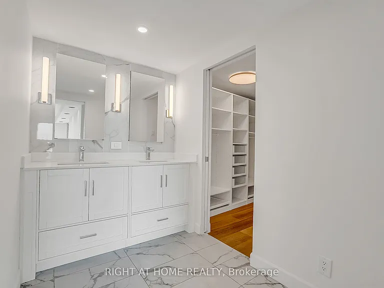 99 Harbour Sq #3008 — Photo 31