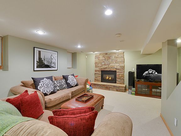 3rd image of 3664 Woody Ln