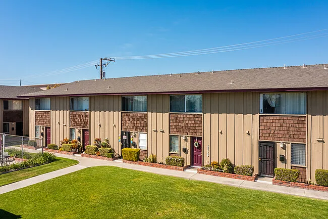 Countryside Townhomes Apartments — Photo 4