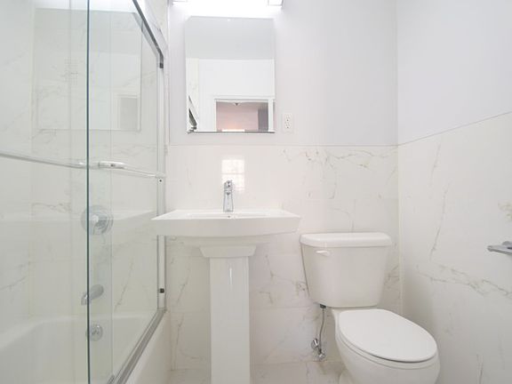 The Capri - Bathroom - B Line