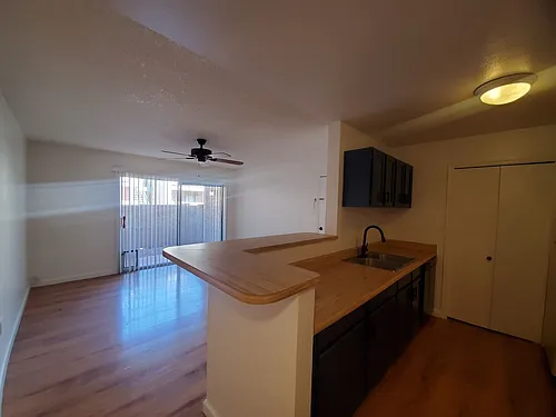 623 W Guadalupe Rd Photo 1