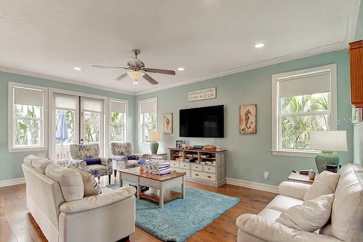 3 bed, 3.5 bath, 2048 sqft, $9,000 — Photo 4