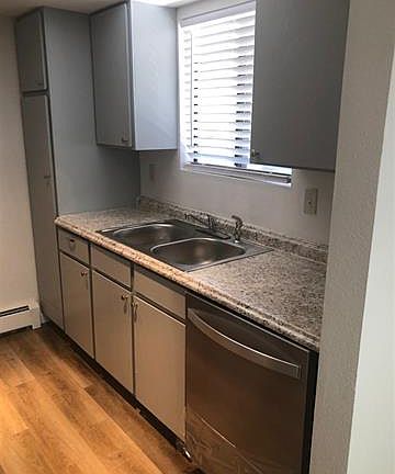 5th image of 1140 Walnut Ave APT 19