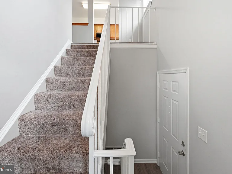 8909 Sugarwood Ln #8909 — Photo 9