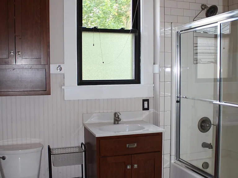 532 N Walnut St — Photo 14