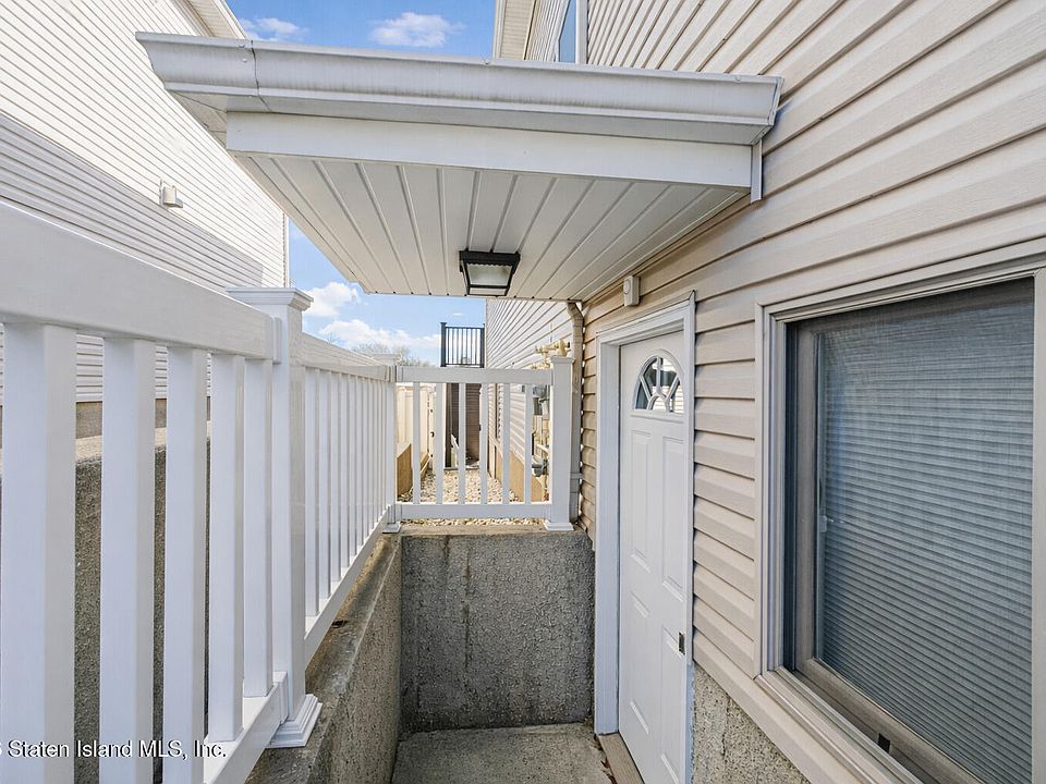 1st image of 51 Petersons Ln #2
