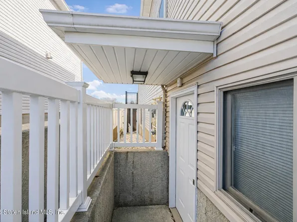 51 Petersons Ln #2, Staten Island, NY 10309