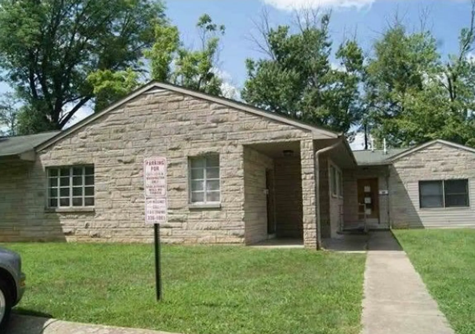 Spacious 4 bed/2 bath - walk to campus! — Photo 4