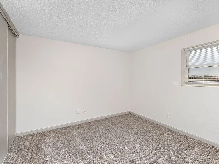 Oval Spring Apartments — Photo 9