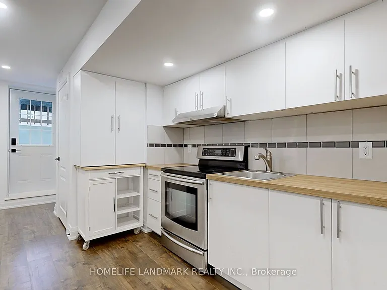 1661 Mount Albert Rd #2 — Photo 4