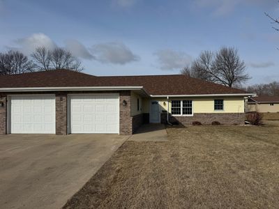 814B Southview Ct W #B, Marshall, MN, 56258