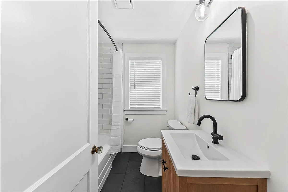 3 bed, 1422 sqft, $5,000 — Photo 2