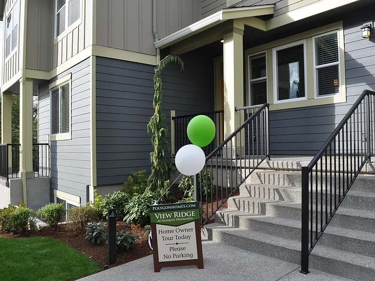 2544 NE Mulberry Walk — Photo 1