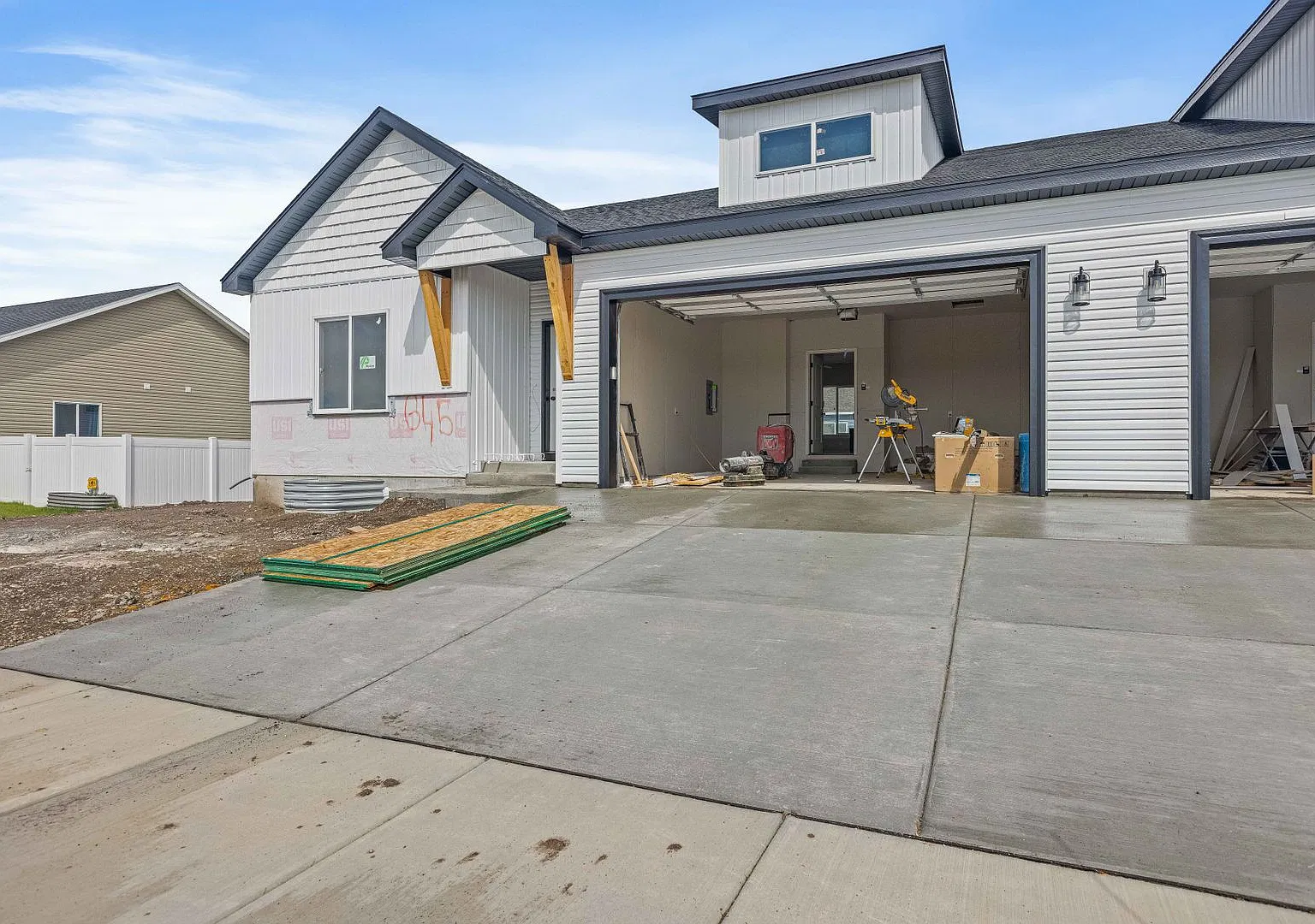 Lease Takeover! - 5 Bed 4 Full Bath Home In Sugar City Idaho — Photo 3