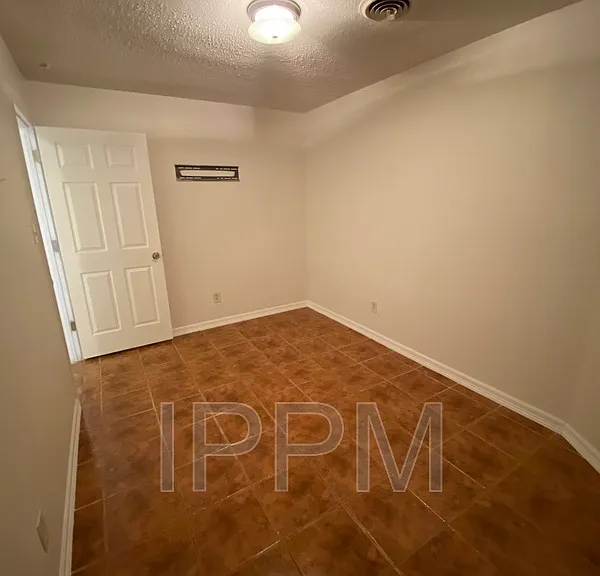 1500 Palm Valley Dr #12 — Photo 11