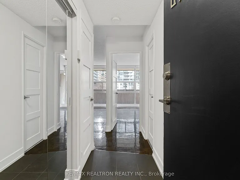 33 Isabella St #511 — Photo 17
