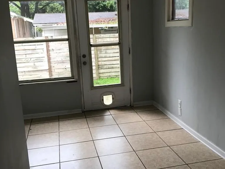 5103 Kingsbury St — Photo 14