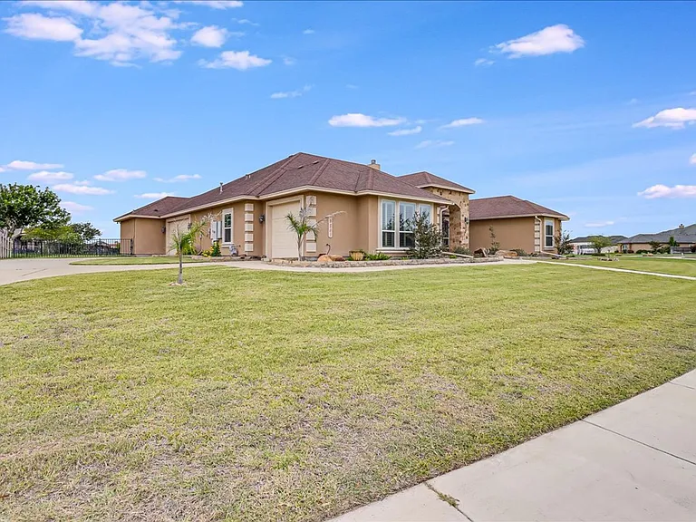 6241 Lago Vista Dr — Photo 2