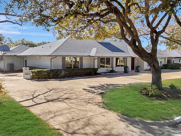 2nd image of 4566 Thunder Rd