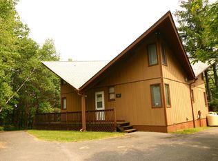 662 Clearview Dr, Long Pond, PA