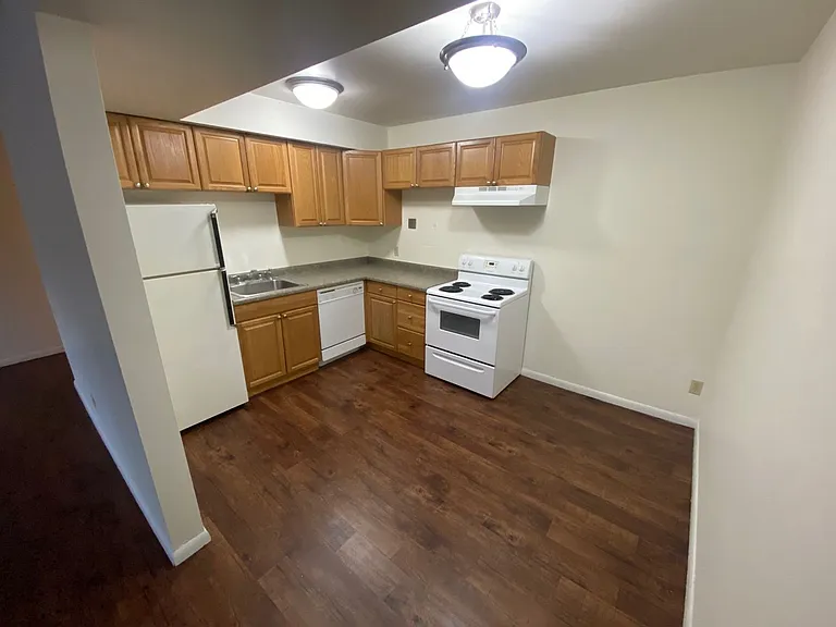 242 West Franklin Ave — Photo 22