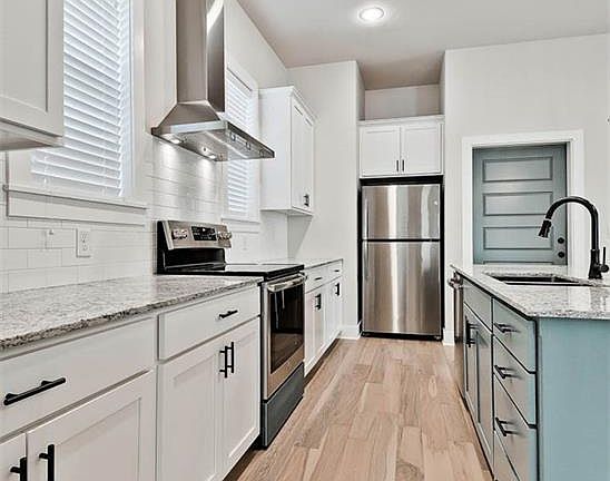 5th image of 930 S College Ave #1