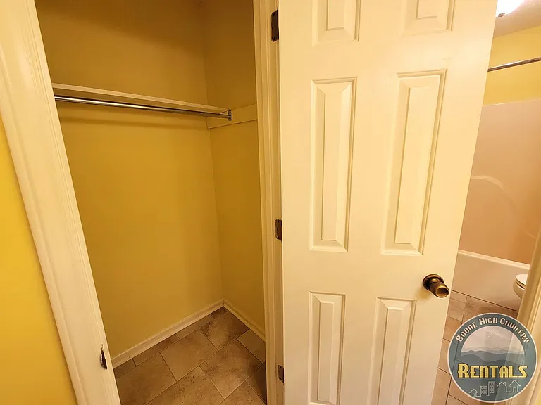 1254 Camelot Ct NE — Photo 18