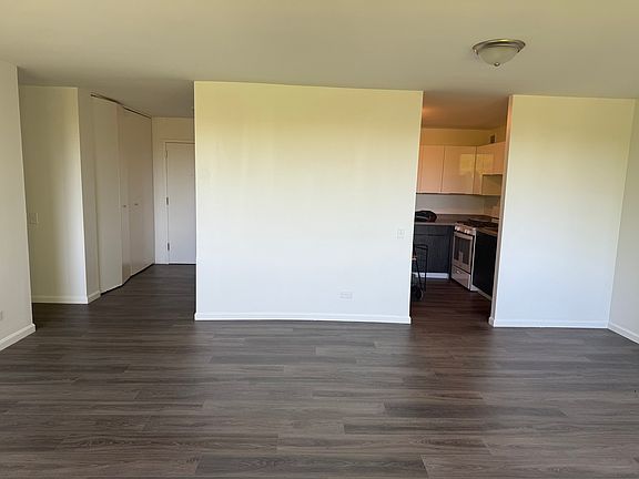 3rd image of 4850 S Lake Park Ave APT 410