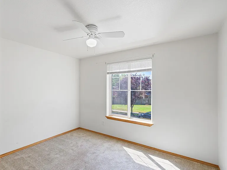 446 Corinne Dr — Photo 14