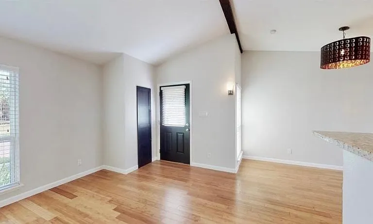 4511 Chapman St — Photo 5
