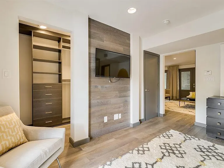 1410 Hyde Park Blvd #101 — Photo 15