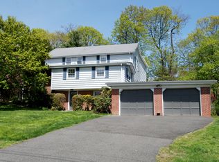 640 Barrymore Ln, Mamaroneck, NY 10543