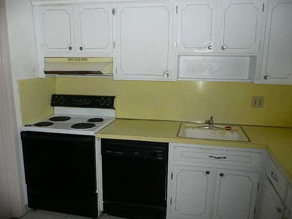 4th image of 1200 Hillcrest Ct APT 301
