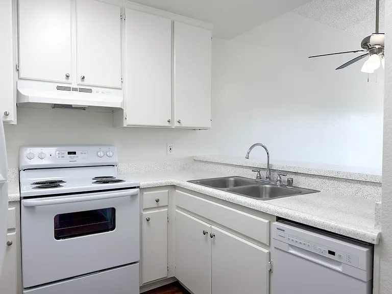 One park Apartments — Photo 94
