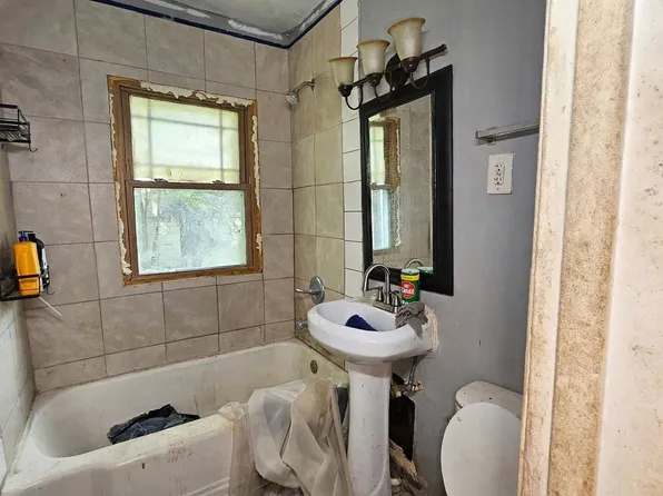 4962 Adams St, Gary, IN 46408