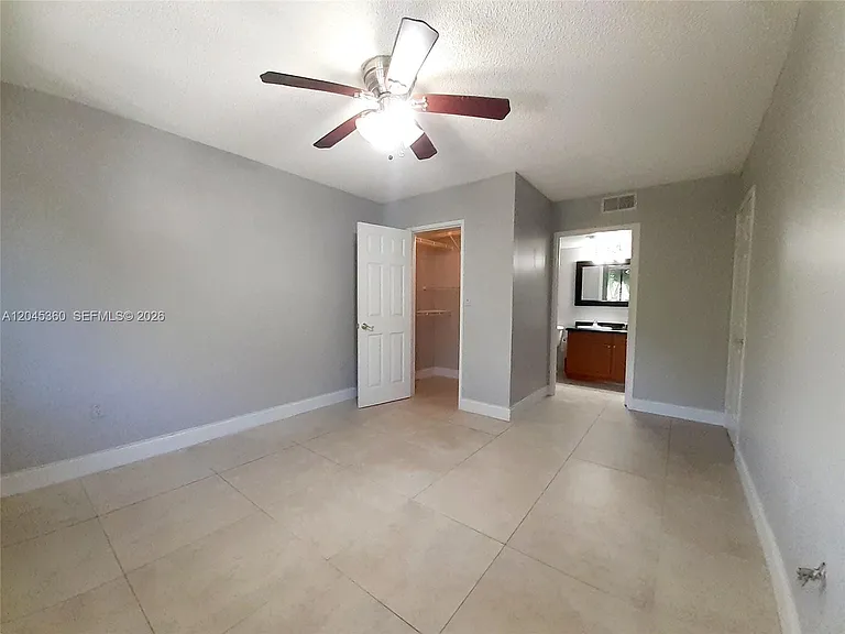 8407 Coral Lake Mnr #8407 — Photo 11
