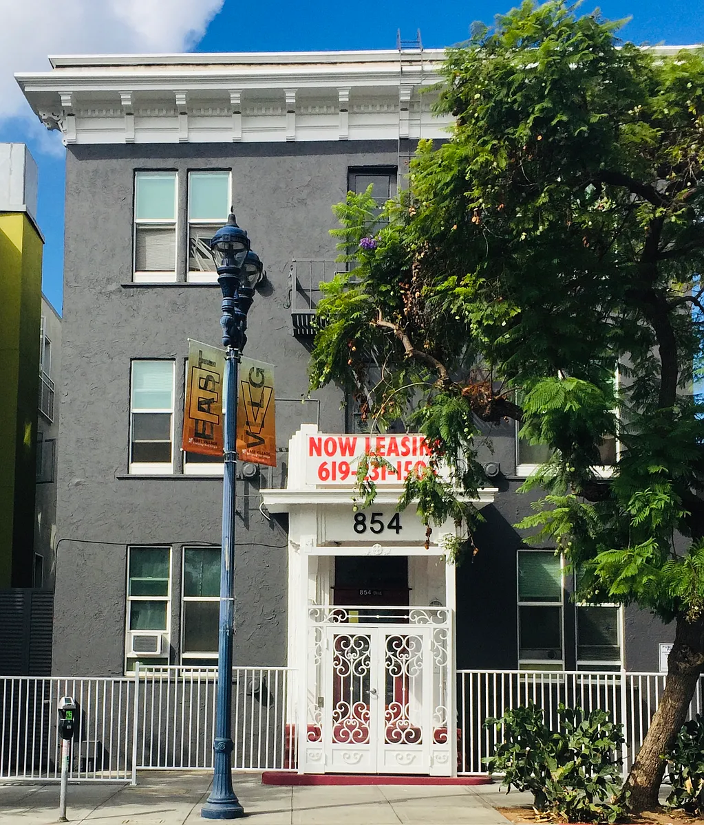 Building Photo - 854 10th Ave